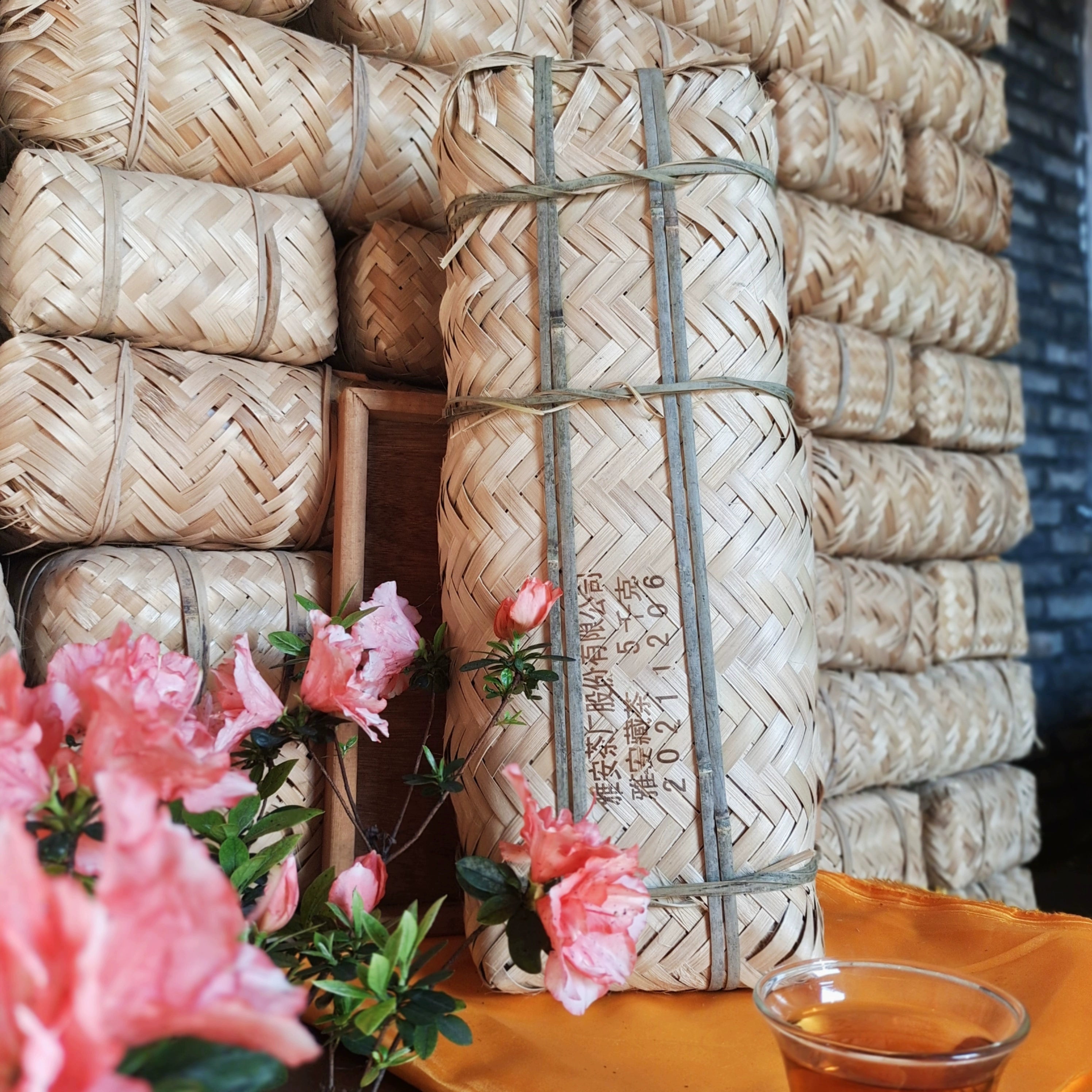 5kg Tibetan Dark Tea Bamboo Strip Pack, Crafted from Aged Raw Materials and Blended for a Rich, Complex Profile.